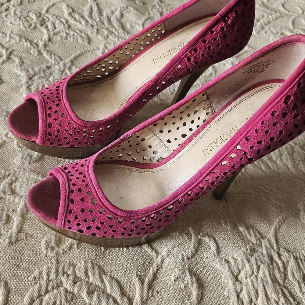 Pink, size 7.5 - Picture 3 of 5
